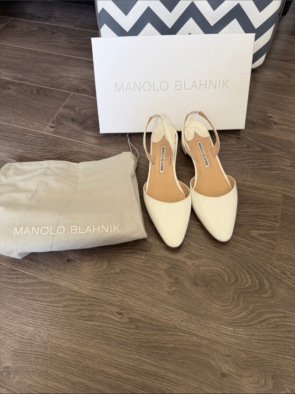 Manolo Blahnik Aspro 30 White Patent Slingback Pumps Size 36